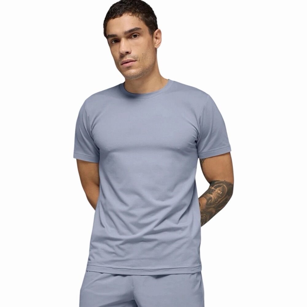 ALO Men’s Conquer Reform Crewneck Short Sleeve L Winter Frost Performance Jersey